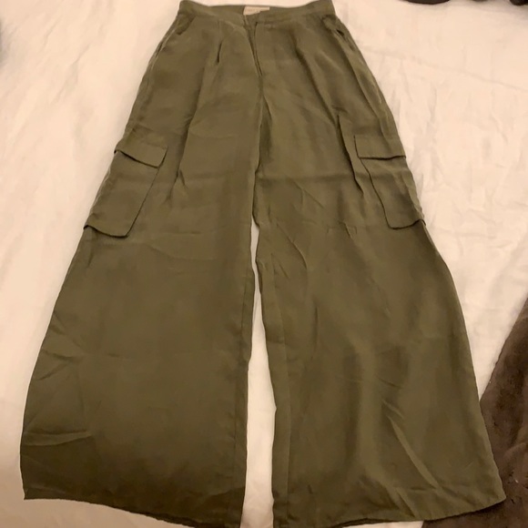 Satin wide leg cargos (LuLu’s) - Picture 4 of 7